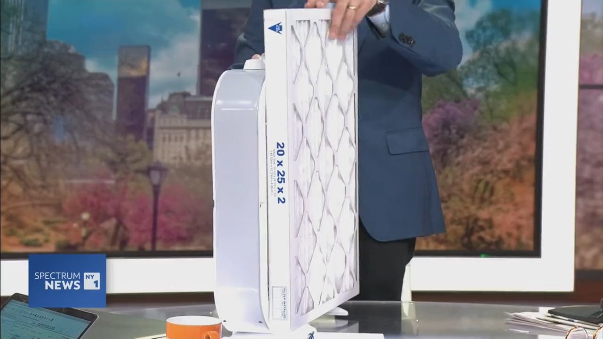 As New York City grapples with the third day of intense smoke and deteriorating air quality, health experts are recommending the use of air purifiers. But for those who don't have access to one, Pat Kiernan demonstrates how to create one using a box fan. #MorningsOn1