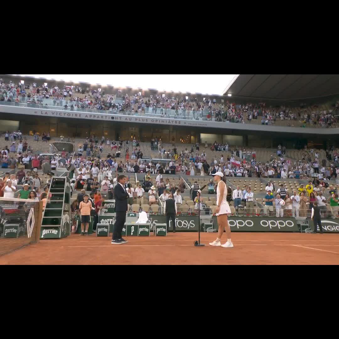 If it works keep doing it! #RolandGarros | Iga Świątek