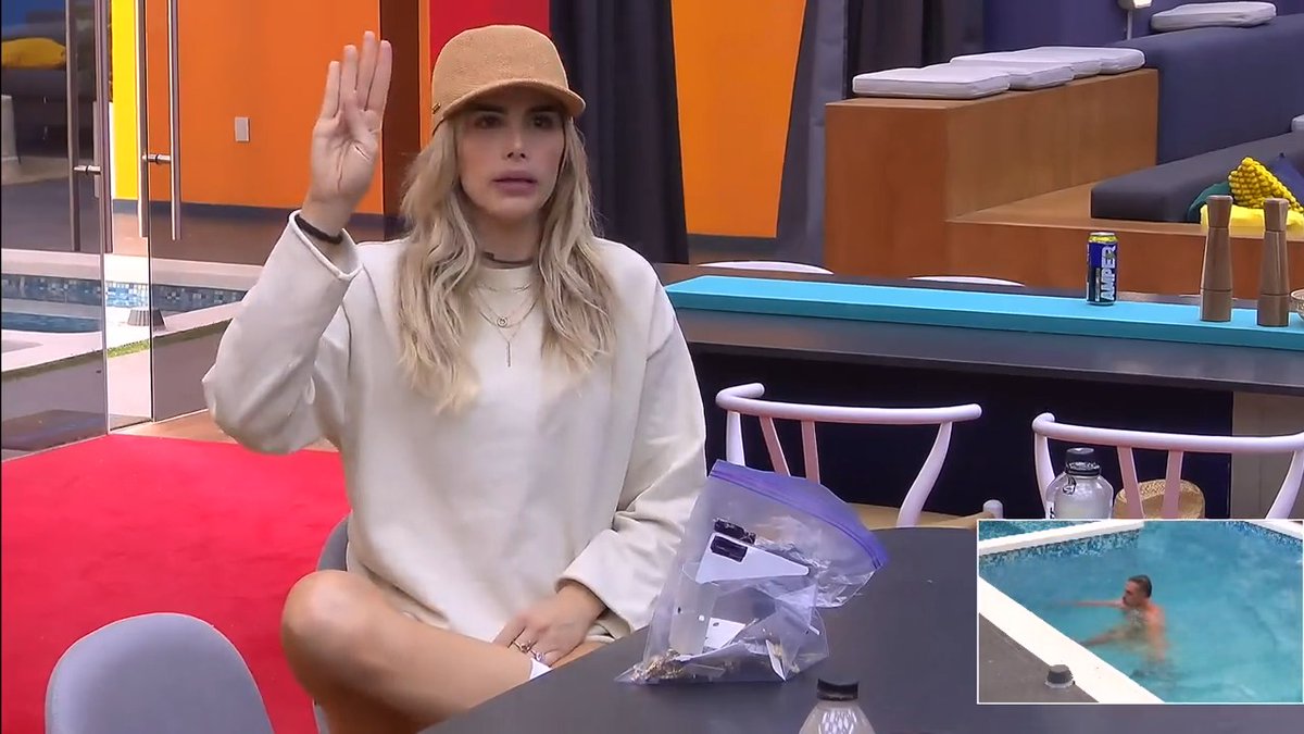 No sé ustedes, pero a mí me dieron ganas de aprender lenguaje de señas 🤩💖 ¡Disfruta el 24/7 de #LaCasaDeLosFamososMx por ViX! Marie Claire Harp Bárbara Torres