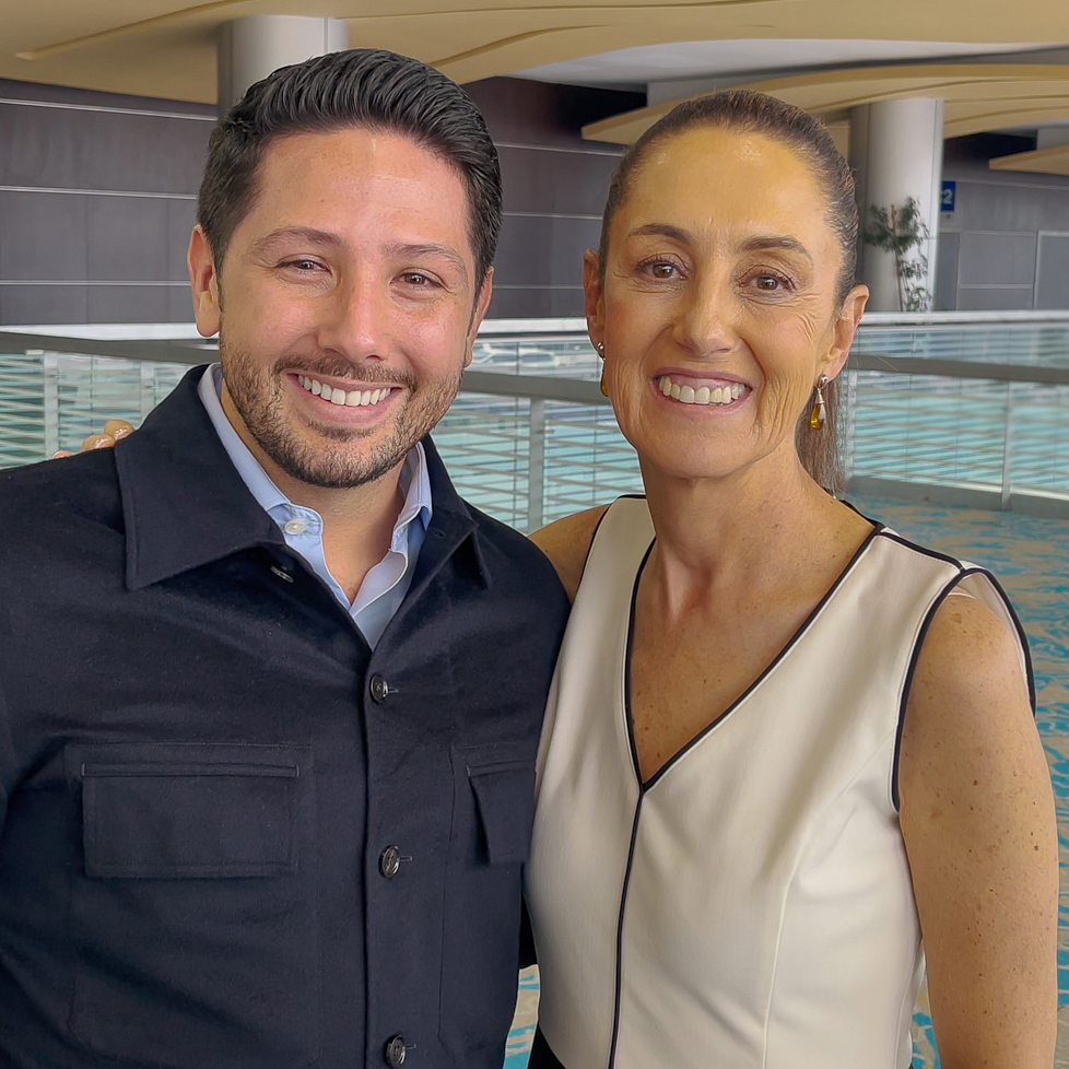 Después de escuchar a cada uno de los aspirantes a transformar nuestro país desde la #4T, he decidido apoyar a Claudia Sheinbaum Pardo en su proyecto para construir un #México más próspero. Caminaré de la mano junto a ella para que la esperanza siga llegando a cada uno de los 11 municipios de nuestro estado. En Quintana Roo #EsClaudia.