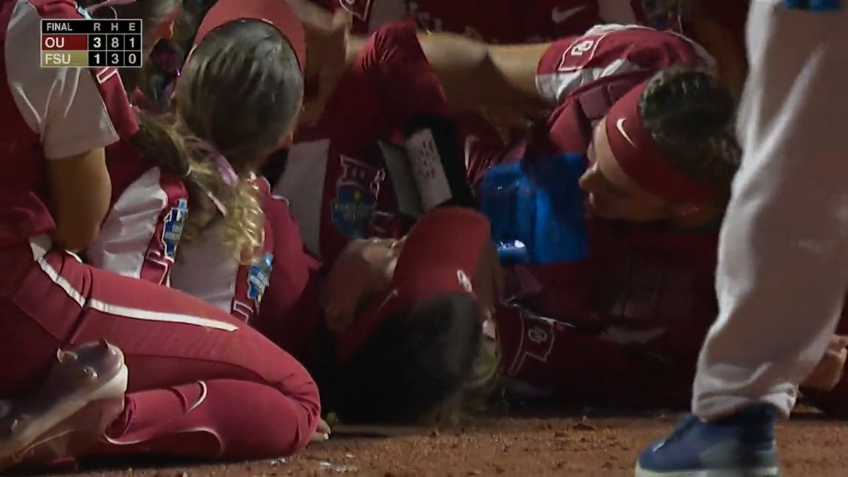 A 53-game winning streak and a 𝐧𝐚𝐭𝐭𝐲! 🤩 What a season for Oklahoma Softball! #WCWS x 🎥 ESPN