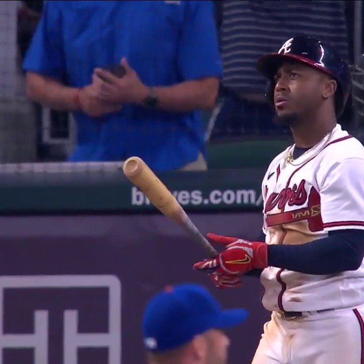 Walk-off bat flip for OzzieAlbies. That's how you sweep the Mets.
