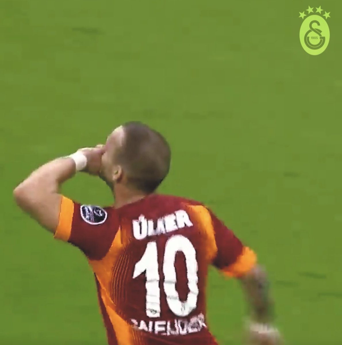 Bugün unutulmaz oyuncularımızdan Wesley Sneijder’in doğum günü. 🎂 İyi ki doğdun Wesley Sneijder! 🥳