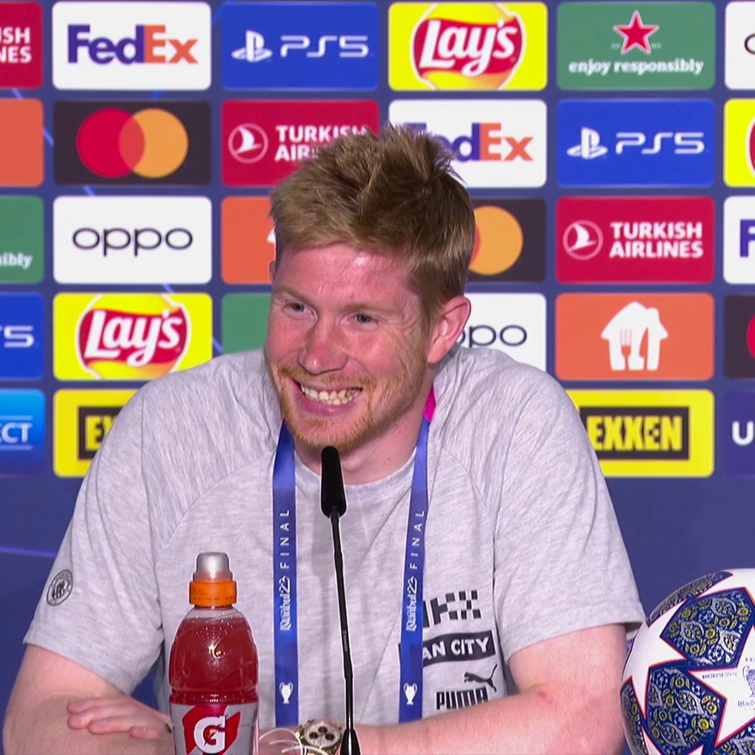 "Was it love at first sight when you met Erling Haaland?" "No, no! I'm happy with my wife!" 😂