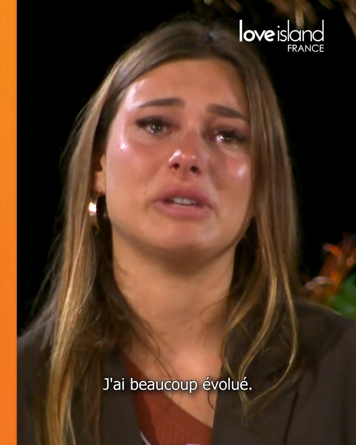 "Pour moi vous êtes une famille" ❤️🥹 Anna, en larmes, adresse un message émouvant à tous les Islanders avant de quitter l'expérience. #REPLAY #LoveIslandFr "Cérémonie des Couples" ▶