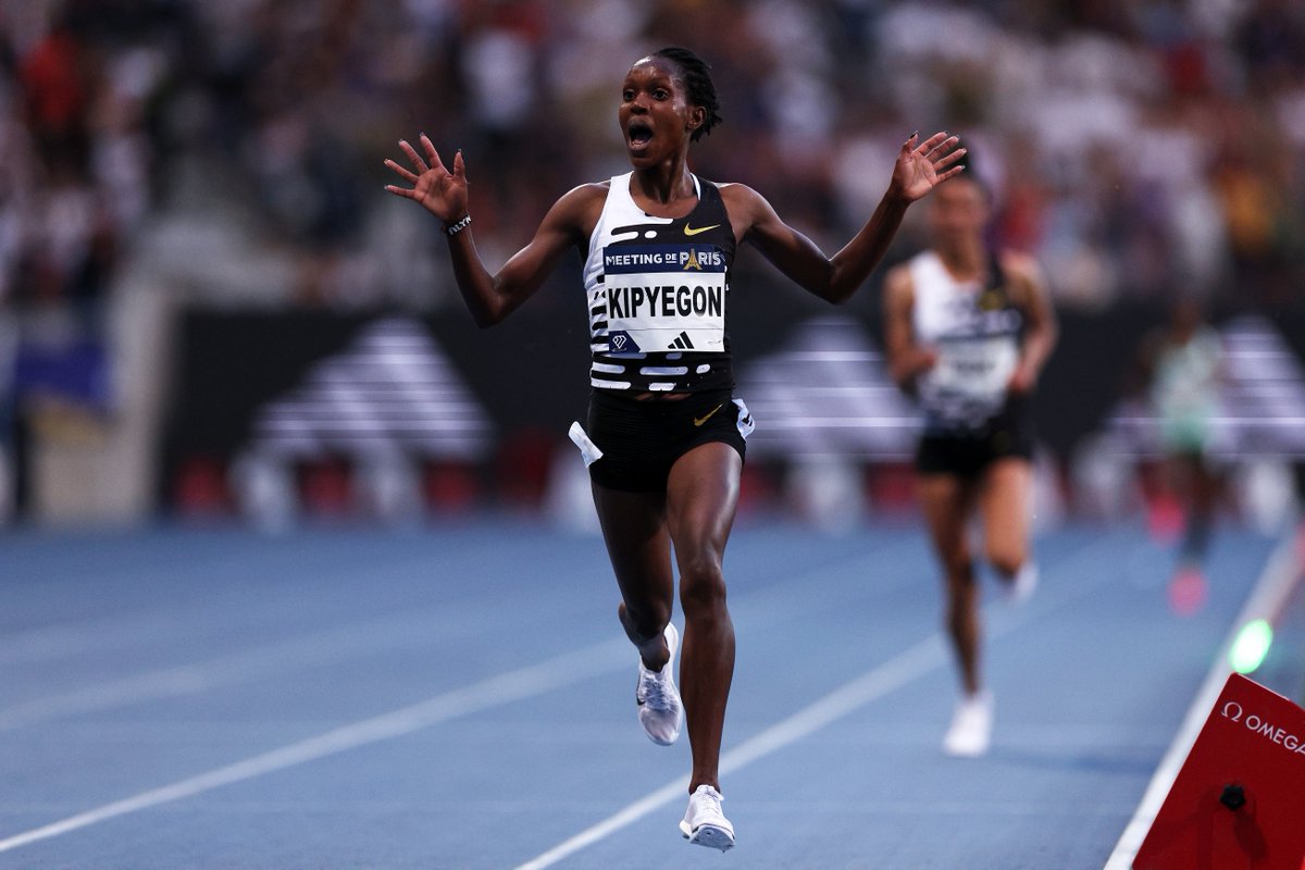 🇰🇪 𝟏𝟒:𝟎𝟓:𝟐𝟎 - 𝑨 𝑵𝑬𝑾 𝑾𝑶𝑹𝑳𝑫 𝑹𝑬𝑪𝑶𝑹𝑫 🌍 ⏱ Faith Kipyegon 𝑳𝑰𝑻𝑬𝑹𝑨𝑳𝑳𝒀 smashed the women's 5000m record 🤯 📺 Watch #DiamondLeague live: