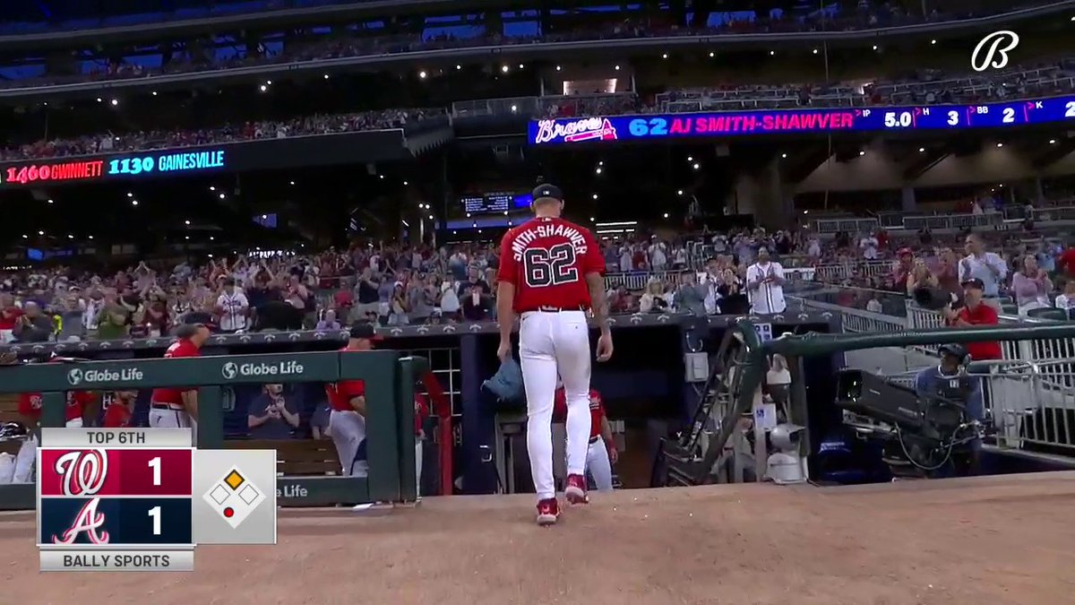 Standing ovation for AJ Smith-Shawver 👏 Big-time effort from the Atlanta Braves rookie.