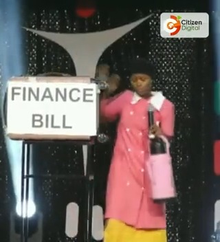 Actress Jacky Vike popularly known as Awinja presents her ‘Finance Bill’ to President Ruto at State House, Nairobi.