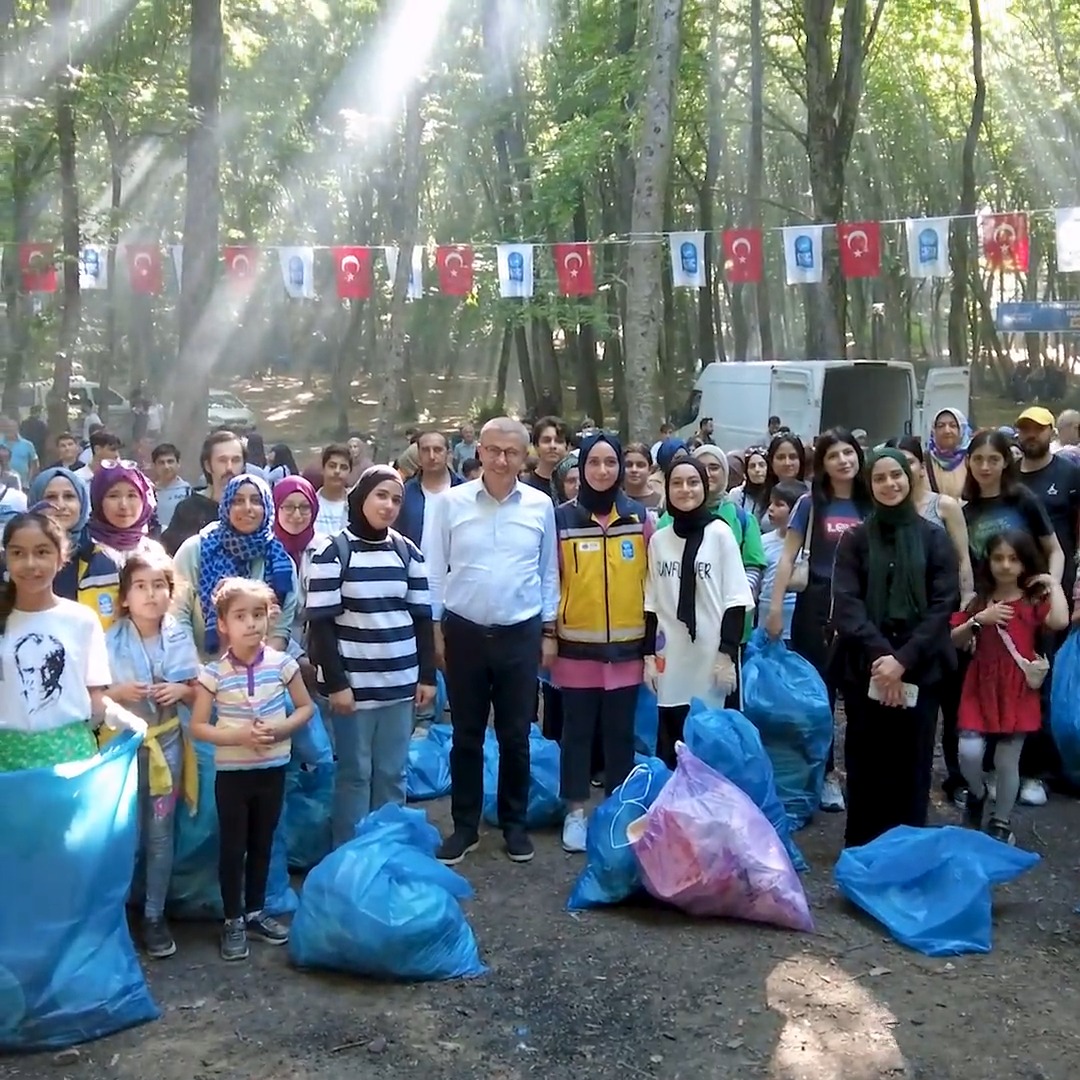 Genç Eyüpsultan Mayıs ayı ödül töreninde gençlerle birlikte Kurt Kemeri Piknik Alanını temizledik 🌲 Gençler geleceğine sahip çıkıyor, biz de her zaman onların yanındayız; böyle çok mutluyuz 🤎