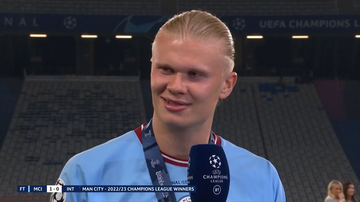 "I think I still have that Balotelli jersey!" "I loved that goal against Old Trafford!" 😂 Shots fired from Erling Haaland!! 🤣 Any response, Rio Ferdinand...?