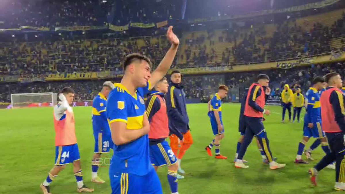 🥺 LA EMOCIÓN del pibe Aaron Anselmino. DEBUT con 18 años en la primera de #Boca en #LaBombonera. 👏🏻👏🏻👏🏻