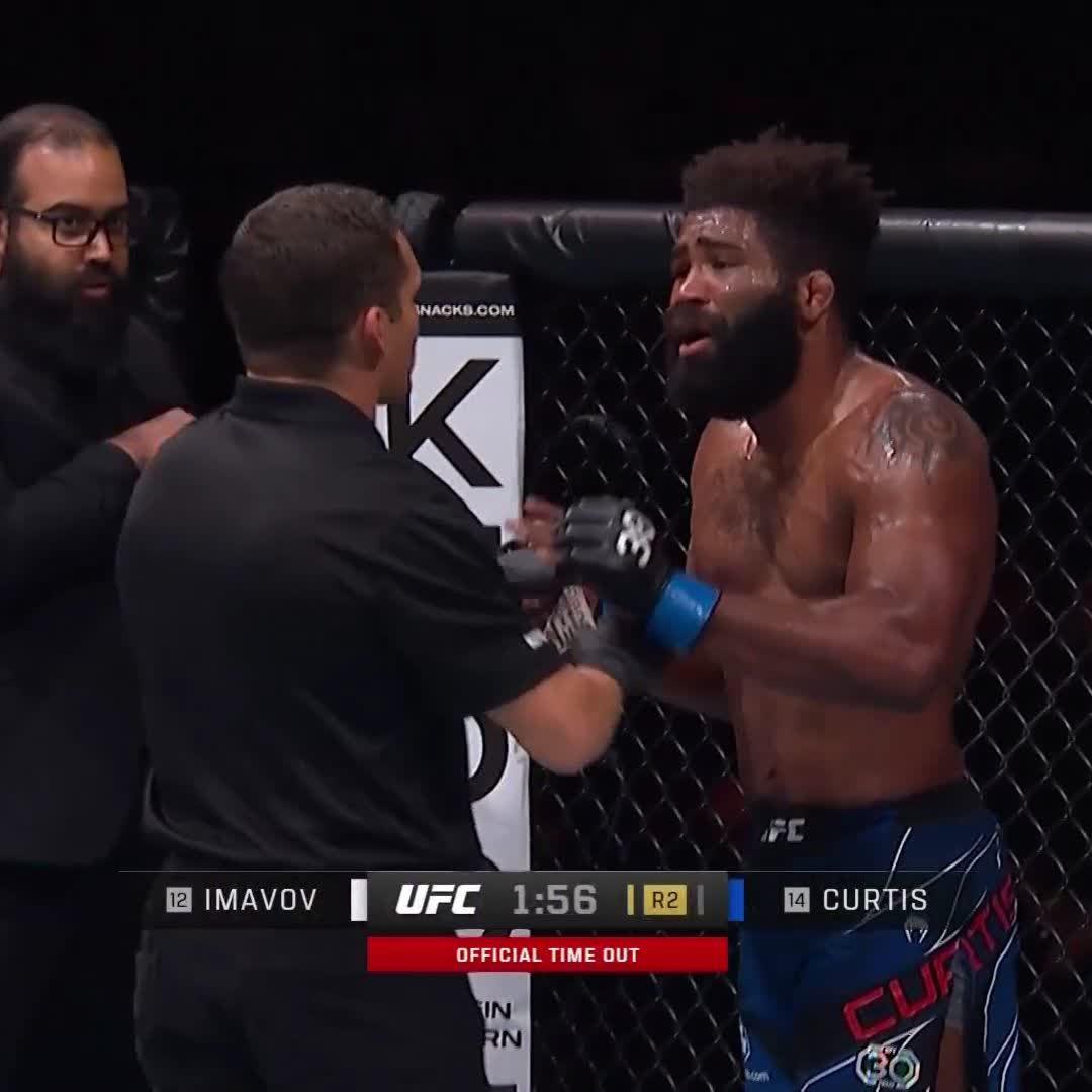 Chris Curtis was pleading for the fight to continue. Warrior. #UFC289