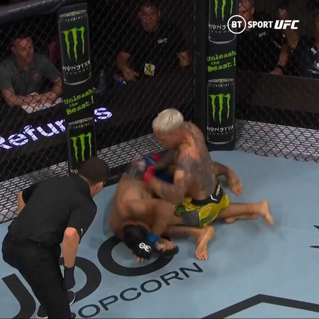 Charles Oliveira gets it done in one! 😤 #UFC289