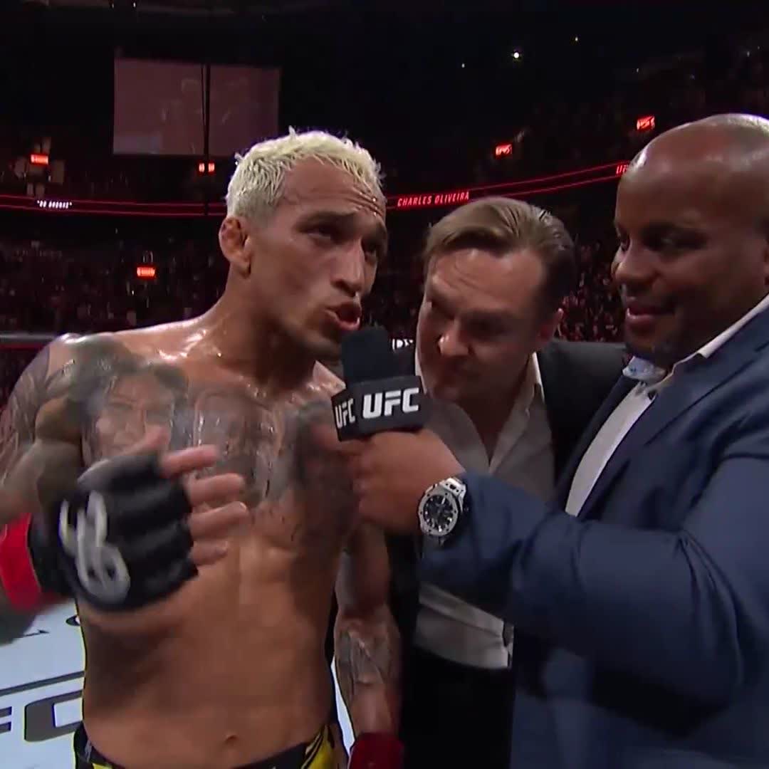🚨 Charles Oliveira speaks English alert 🚨 #UFC289