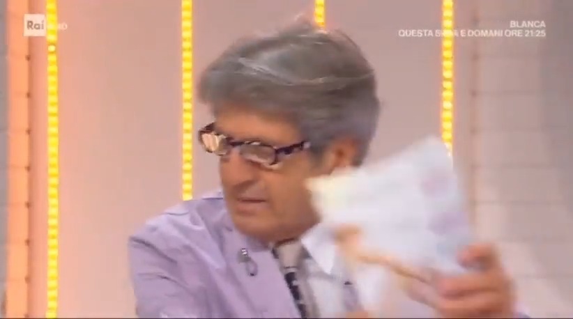 - Tiberio perché sbuffi? - Vai avanti - No, me ne vado #unomattinainfamiglia
