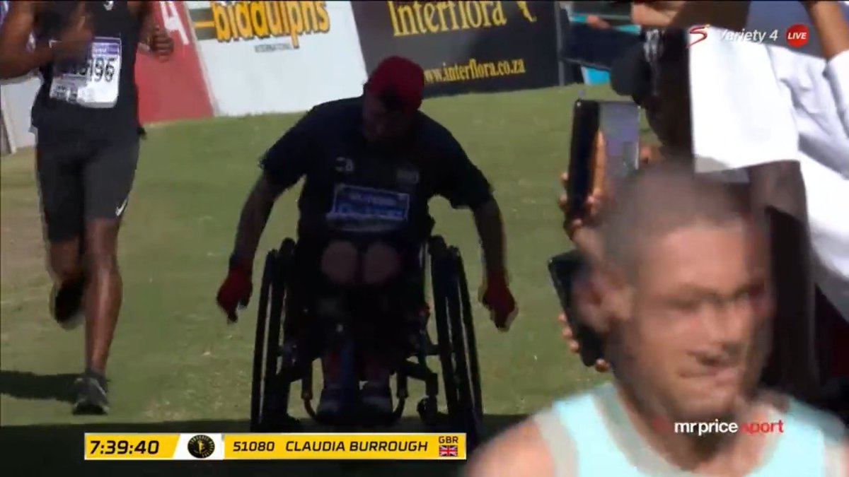 The Comrades crowd roars Claudia Burrough to the finish line 👏 📺 Stream #Comrades2023 live: