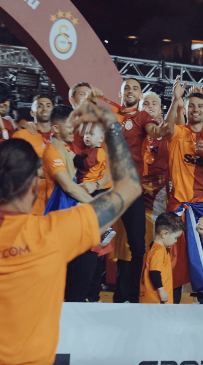 Kutlamaların vazgeçilmez şarkısı! 🕺🤩 #ŞampiyonGalatasaray