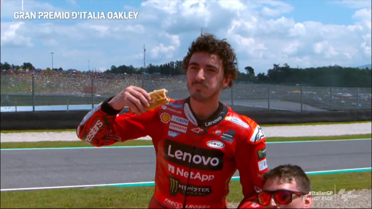 Barbecue at the ready! ๐ญ Nothing better than a hot dog in the sun ๐ #ItalianGP ๐ฎ๐น