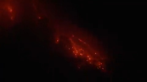 WATCH: Mayon Volcano glows in the night sky as lava and bright orange rocks fall down its slopes this evening. State volcanologists earlier placed Mayon under Alert Level 3, warning nearby residents of possible explosive activity. 📹 Jolly Gozon, Lowie Quijada/CNN Philippines