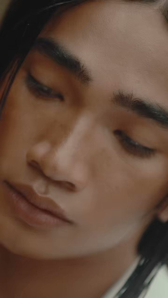 Bretman Rock stays true to his Filipino roots and maintains a profound connection to his motherland. His trip to Siquijor manifests as a fortuitous voyage, mirroring his indomitable spirit and purpose. Video by @chaptersph