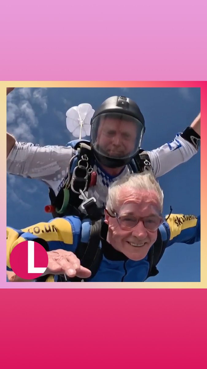 Age really is just a number when you're Coronation Street's Bill Roache (who's 91)... As he proved by jumping out of a plane this weekend! 🤩🛩️ #Lorraine #CoronationStreet #Corrie