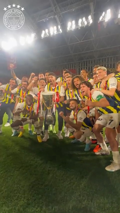 🏆 Fonda bizim şarkımız çalıyor. 😄
