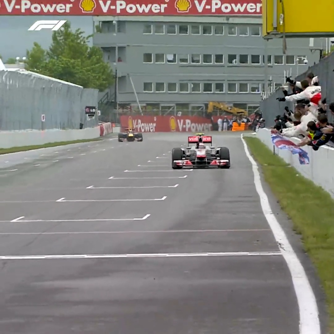 📻: "BUTTON LEADS THE GRAND PRIX!!!!" #OnThisDay in 2011, Jenson Button fought his way back from P21 to take a HUGE victory in the final laps of the #CanadianGP 🤯 One of the best races of all-time in Formula 1! 🤩 #F1 McLaren Mastercard Formula 1 Team