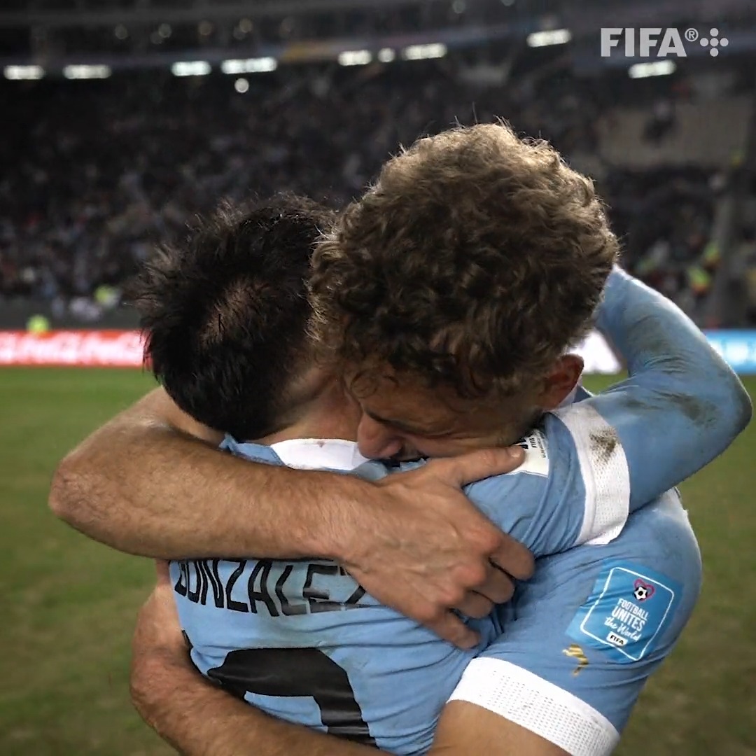 🇺🇾 “𝑆𝑜𝑚𝑜𝑠 𝑎𝑛𝑠𝑖𝑜𝑠𝑜𝑠, 𝑑𝑒𝑠𝑒𝑠𝑝𝑒𝑟𝑎𝑑𝑜𝑠 𝑝𝑜𝑟 𝑒𝑙 𝑈𝑟𝑢𝑔𝑢𝑎𝑦” 💙 La película de la final que tuvo a 𝑳𝒂 𝑪𝒆𝒍𝒆𝒔𝒕𝒆 campeón del mundo otra vez. 🏆 #U20WC | Selección Uruguaya