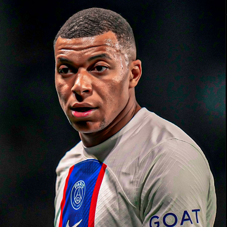 BREAKING: Kylian Mbappé has informed PSG that he will not extend his contract by 1 year, meaning his contract will run out next summer 🚨