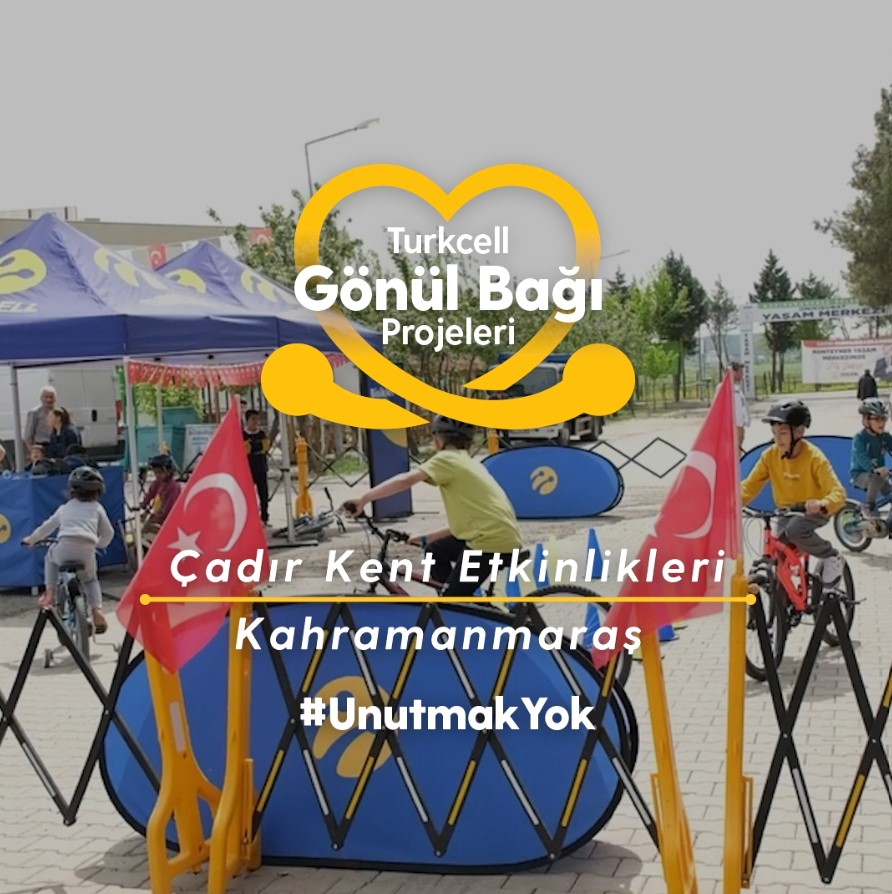 Üçüncü durağımız Kahramanmaraş Çadır Kenti oldu. Çocuklarımızla bir araya gelmeye ve onları sevgiyle kucaklamaya devam ediyoruz. 💛 #UnutmakYok