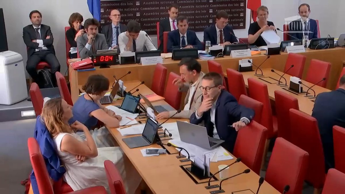 Scandale à l'Assemblée. Après avoir traité Mathilde Panot de «poissonnière», le député RN Dessigny me traite de «droit de l’hommiste». Je lui réponds en rappelant que ce qui est pour lui une insulte est pour nous un motif de fierté. Défendre la France, c’est défendre la DDHC.