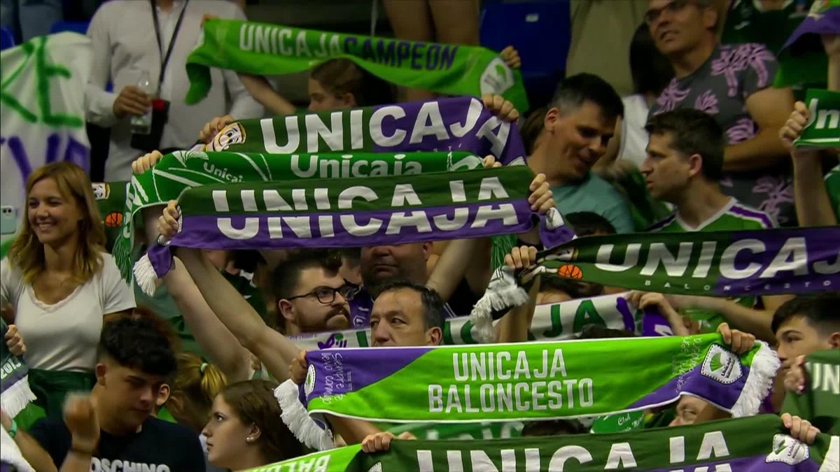 Imagínate estar en el Carpena, ver que todo el mundo está de pie y cantando a capela el himno. INCREÍBLE ✨ 📺 Vamos | UnicajaCB #PlayoffLigaEndesa #ListosParaRomperla