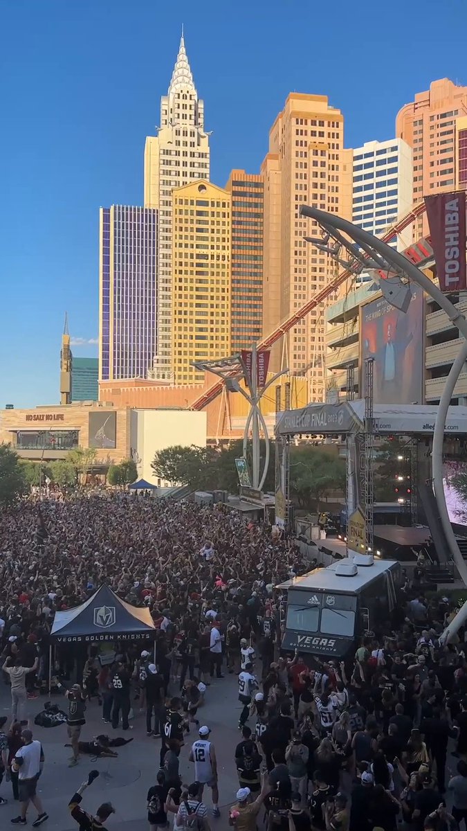 VEGAS HOW ARE WE FEELING?! 🔊 #StanleyCup 🇺🇸: NHLonTNT ➡️ #NHLonTNT 🇨🇦: Sportsnet ➡️