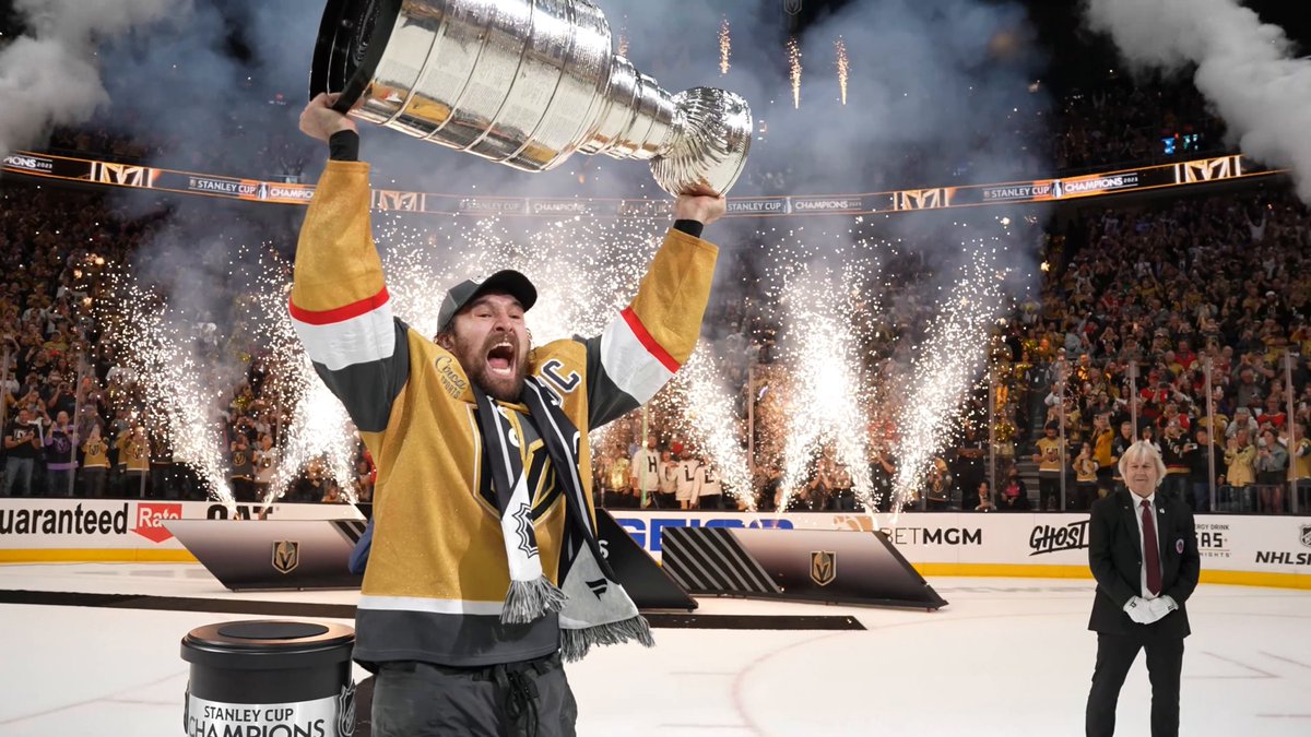 Another lift for the books. 💫 #StanleyCup