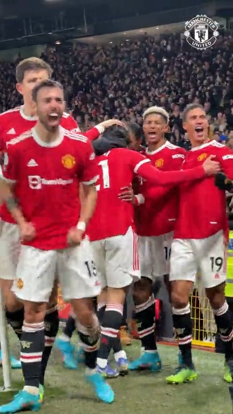 Aahhhhhh I’m still buzzing! Cavani exploding, Rashford’s knee slide, McSauce falling off the pitch, Bruno going crazy and the flag punch from Alex… This is Beauty😭😭