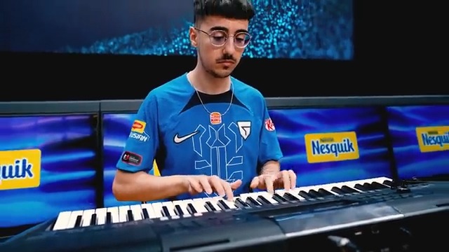No podemos permitirnos más tropiezos en la #SuperligaLoL. Para el partido de mañana contra el Barça eSports saldremos con nuestro mejor repertorio. ¡Al lío! 🙌 📺 | #WeAreGiants