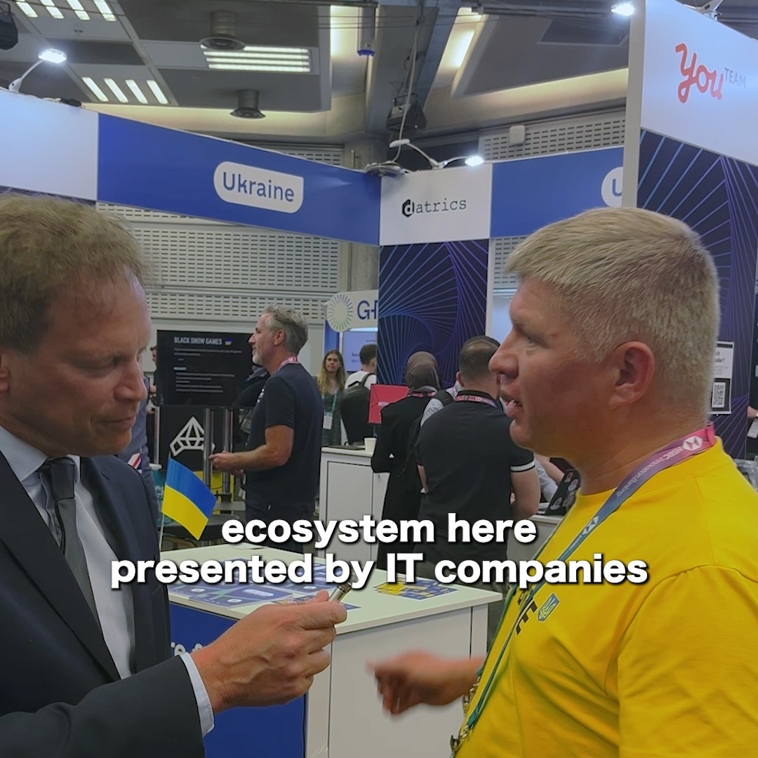 Say hello to some of the innovators at London Tech Week 🤖👋 After announcing new funding to develop space-based solar power, @GrantShapps meets some of the other movers & shakers in the tech sector who have gathered for the weeklong event ⬇️📹