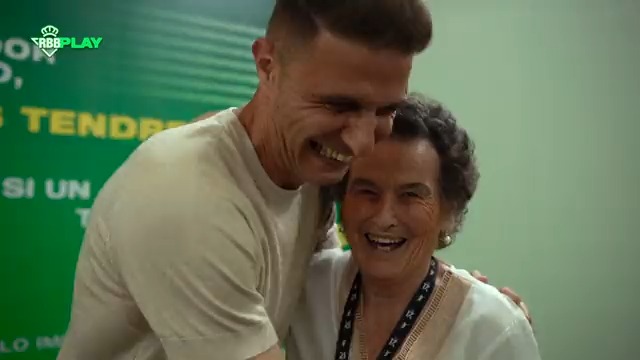 💦🎁💚😊 Un corazón contento. Lleno de alegría. Esta es la historia de un corazón verdiblanco. Esta es la historia de Ramona, la ganadora de #HistoriasConCorazón