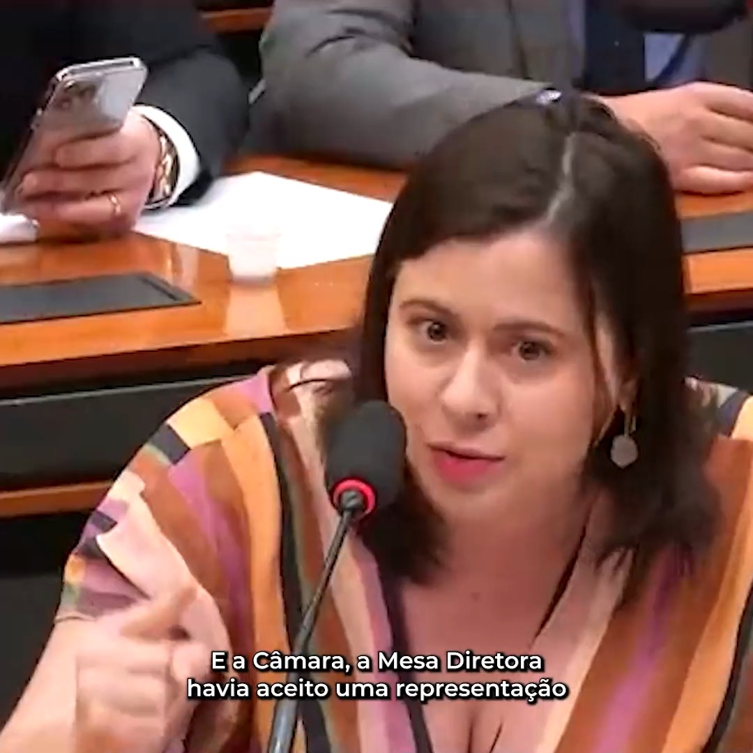 Mesmo que machistas e bolsonaristas queiram nos ver fora da política, nosso movimento vai seguir multiplicando vozes de mulheres de luta, nas ruas e nos parlamentos. Essa tentativa de cassar nossos mandatos é uma ação misógina, descabida e ilegal!