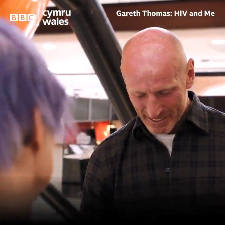 Please take 3 minutes out of your life to watch Professor Chloe Orkin (@profchloeorkin.bsky.social) assure Gareth Thomas that there is zero risk of #HIV transmission, sexually or casually, when #undetectable. Then share it. #UequalsU - tell someone today.
