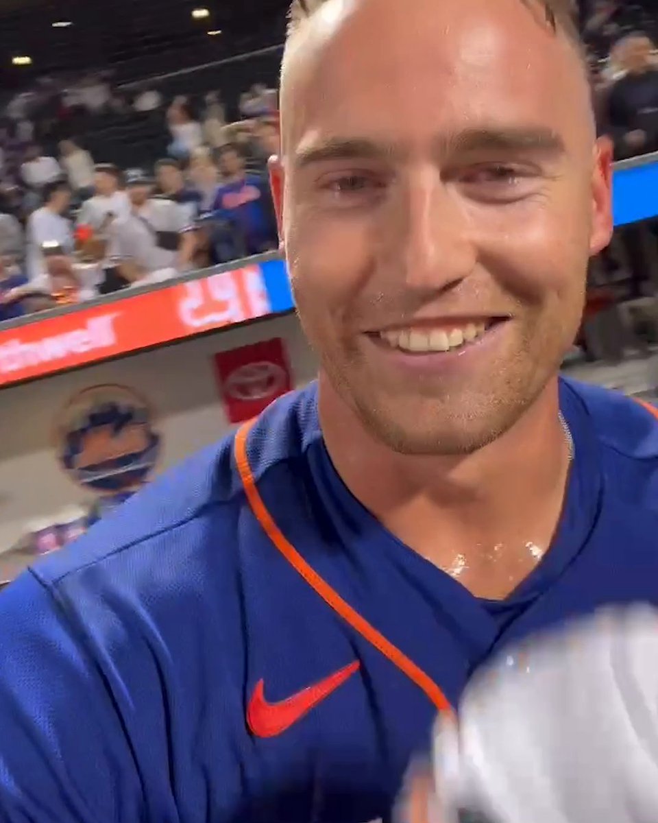 THE METS WALK IT OFF AGAINST THE YANKEES 🍎