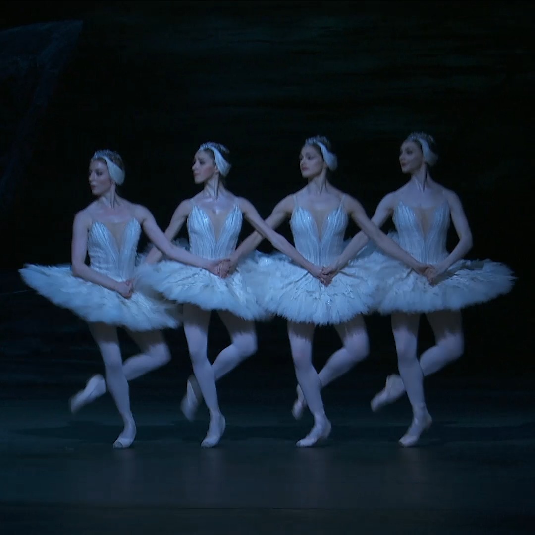 Effortless grace in unison 🩰 The Dance of the Cygnets from Swan Lake is true pin-drop moment Stream The Royal Ballet's Swan Lake with a 14-day free trial: ▶️