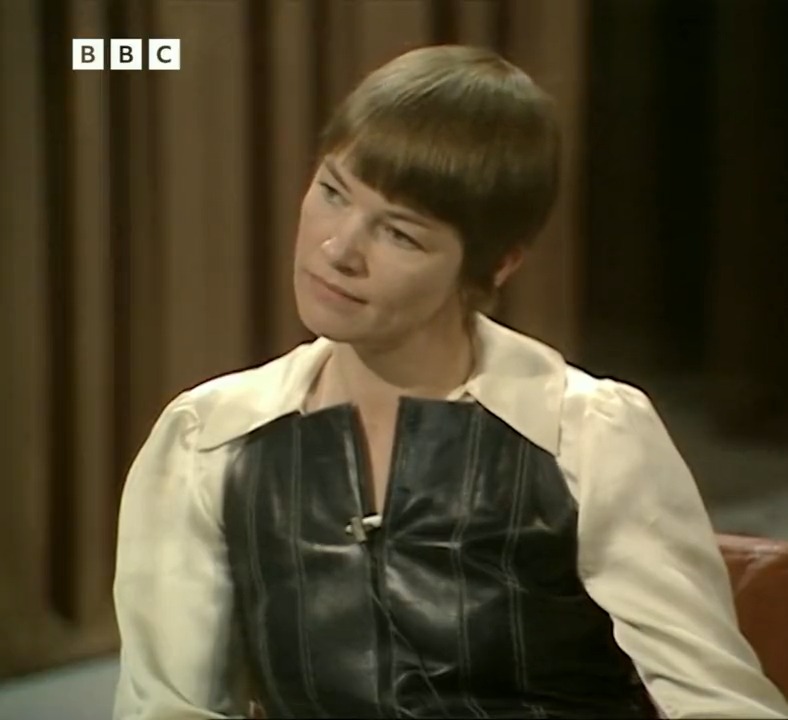 Oscar-winning actress and former MP Glenda Jackson has died at the age of 87. In 1972, she was quizzed on whether acting and politics should mix, while in the A Chance To Meet... hot seat.