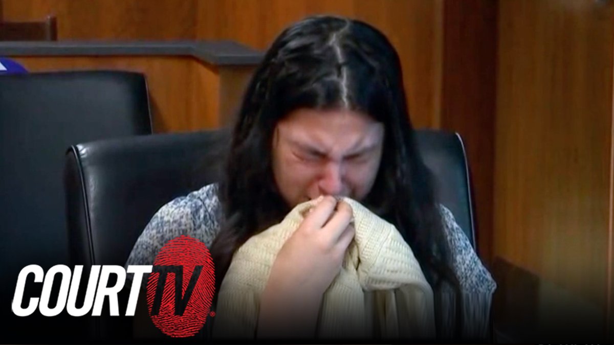 "She left him to burn!" Prosecutor Jason DeSantis delivers the State's closing argument in the #SleepingFatherDeathTrial. Megan Imirowicz, 19, is charged with throwing lye on her sleeping father causing severe burns and leading to his death. #CourtTV What do YOU think? ⚖️👇
