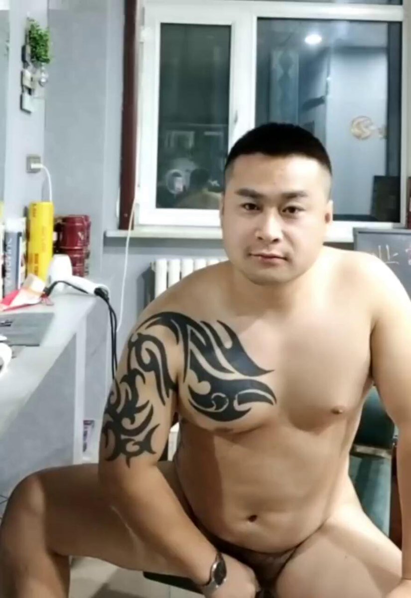 很累！要扛起所有压力，还不能喊累；直播太久，回家很想入睡；最近玩得有点多了，直播力不从心有骚宝贝来舔硬吗？💪 只要粉丝开心，累点也无所谓了，今晚9点准备开播… #直播间等你😘