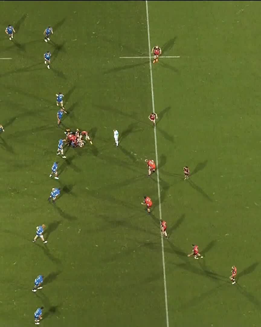 Love this angle. Jordan starts the phase a couple of metres beyond the breakdown. Times that long sweep into a third wave beautifully, bursting onto Mo’unga’s pass. Hard to defend because he’ll be hidden for so long.