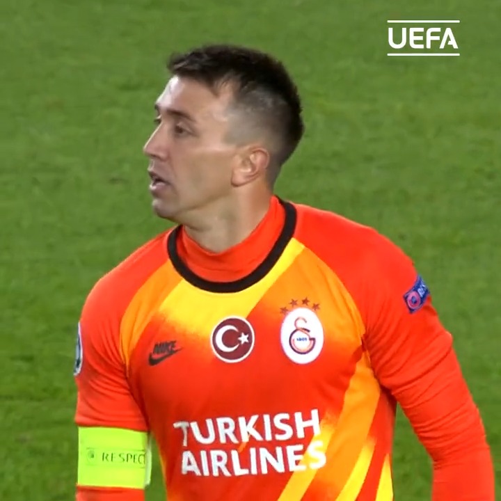 Fernando Muslera: Galatasaray hero 💛❤️ #UCL