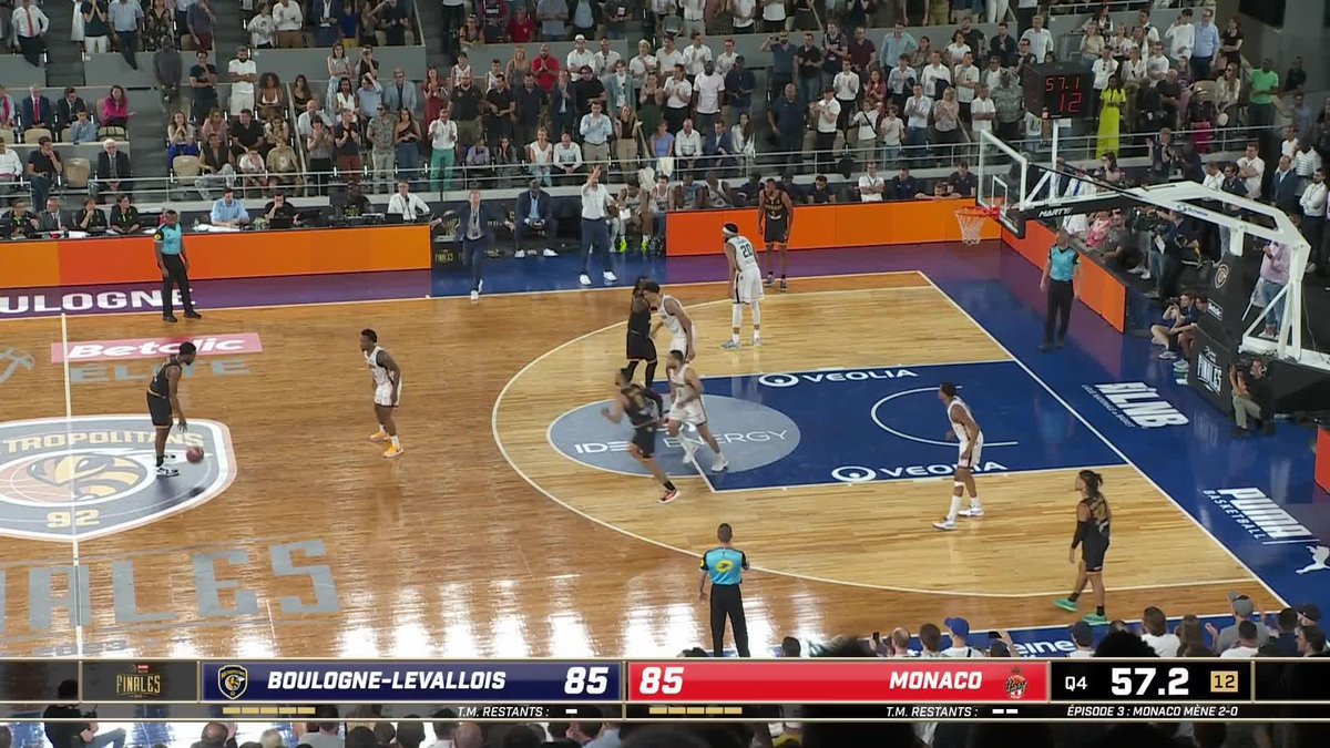 ✨ LÉGENDAIRE. 😱 Revivez les 2 shoots légendaires de Jordan Loyd pour le sacre de l'AS Monaco Basket 🇲🇨 ! #FinalesBetclicELITE