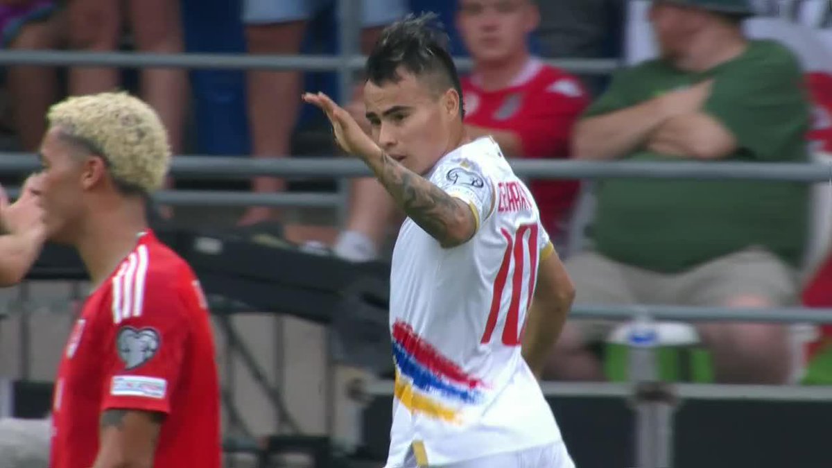 Lucas Zelarayán otra vez, no solo hace goles en la MLS. Hoy ante Gales con Armenia. Qué bueno es. 🎩🇦🇷