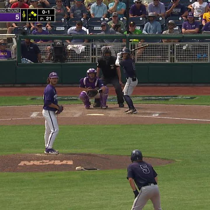 Down to their final two outs ... ORAL ROBERTS TAKES THE LEAD WITH A 3-RUN HR! 😱